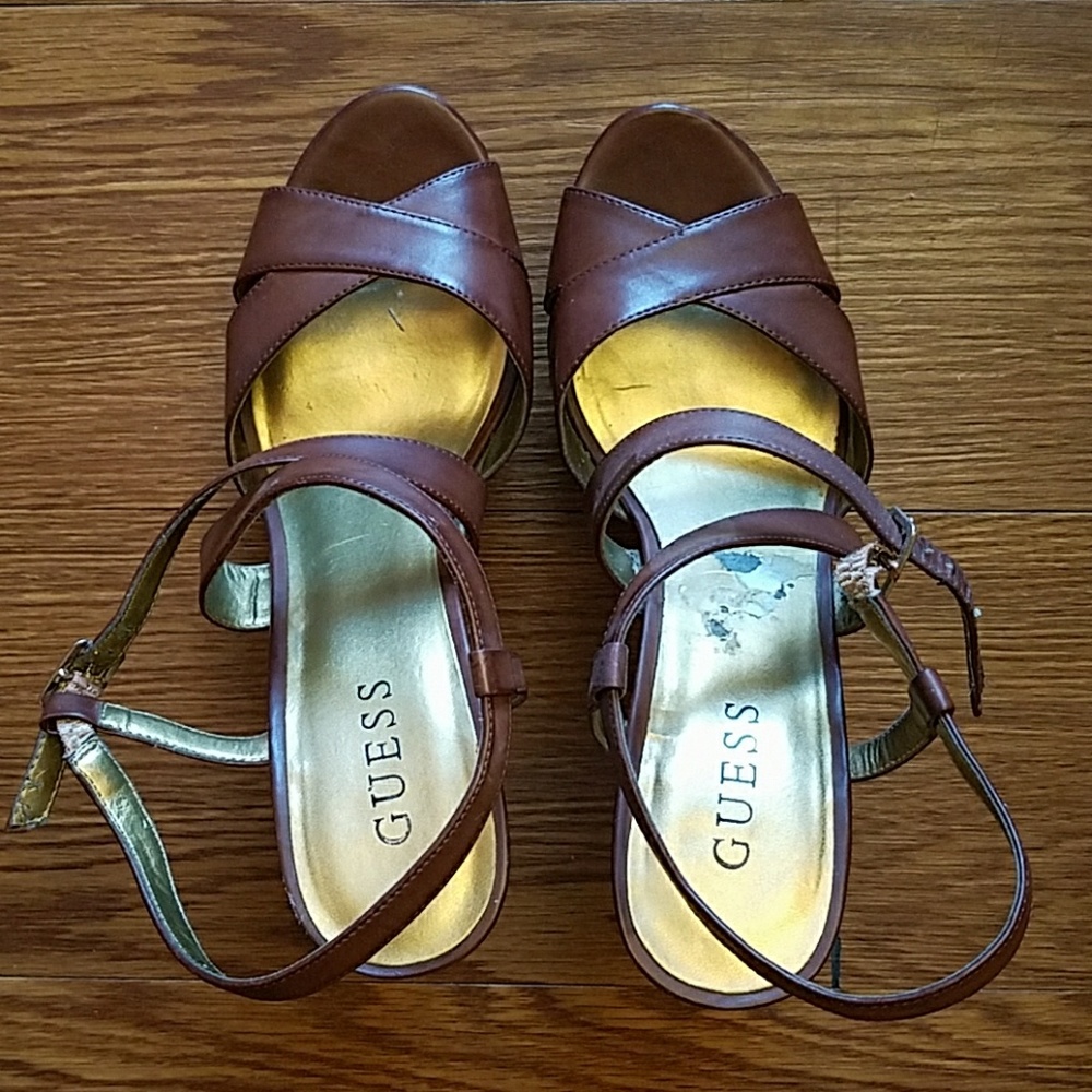 Guess Brown heels platform